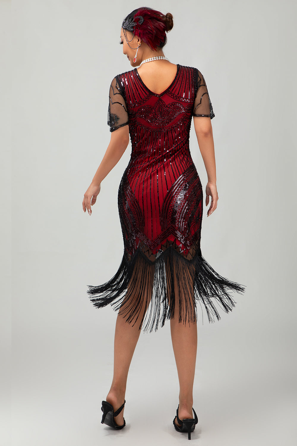 Black Golden Sequin Bodycon 1920s Flapper Dress with Tassles