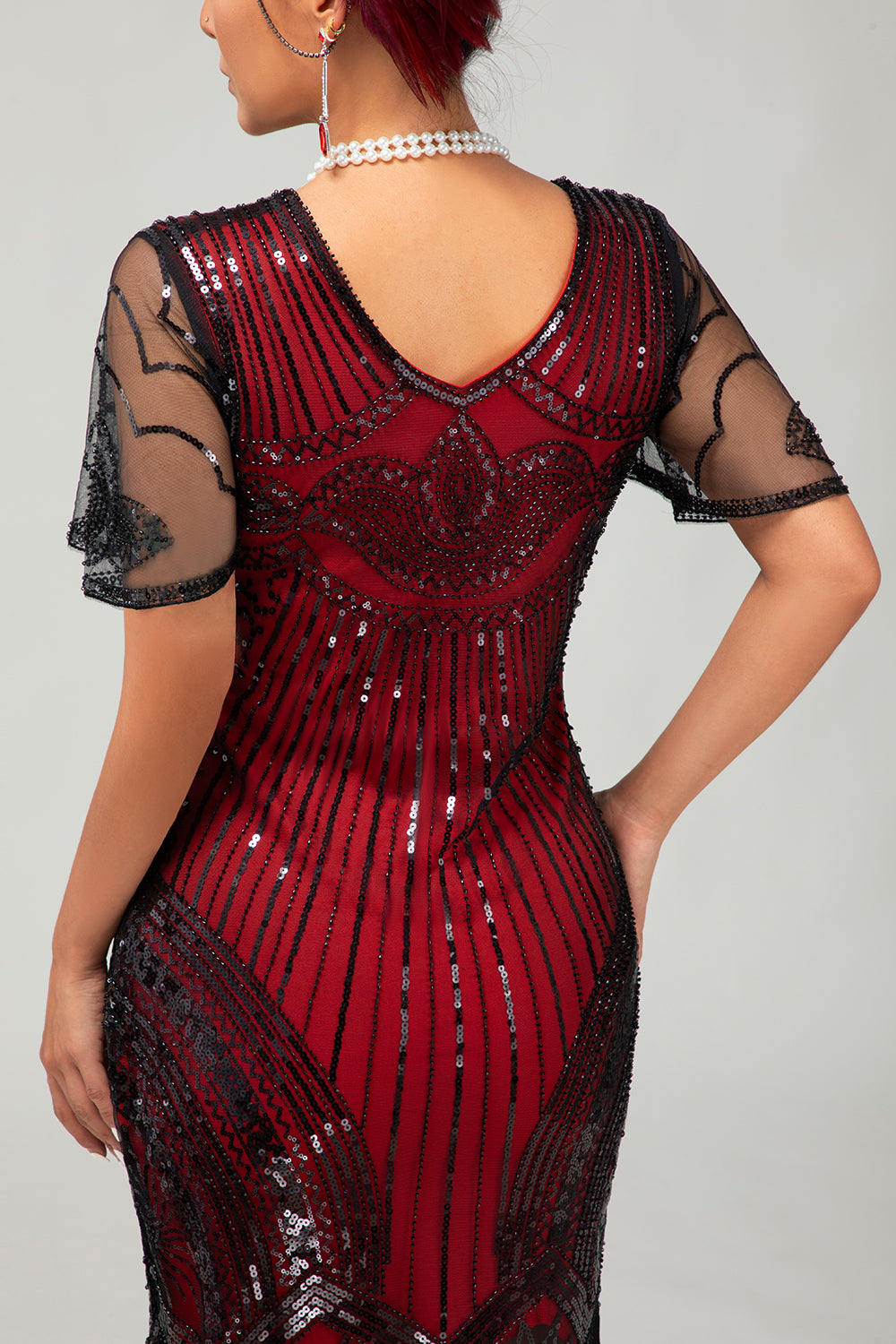 Black Golden Sequin Bodycon 1920s Flapper Dress with Tassles