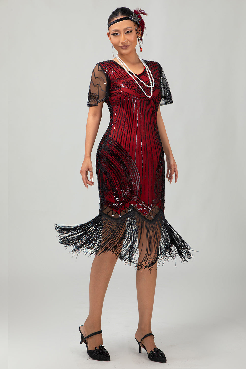 Black Golden Sequin Bodycon 1920s Flapper Dress with Tassles
