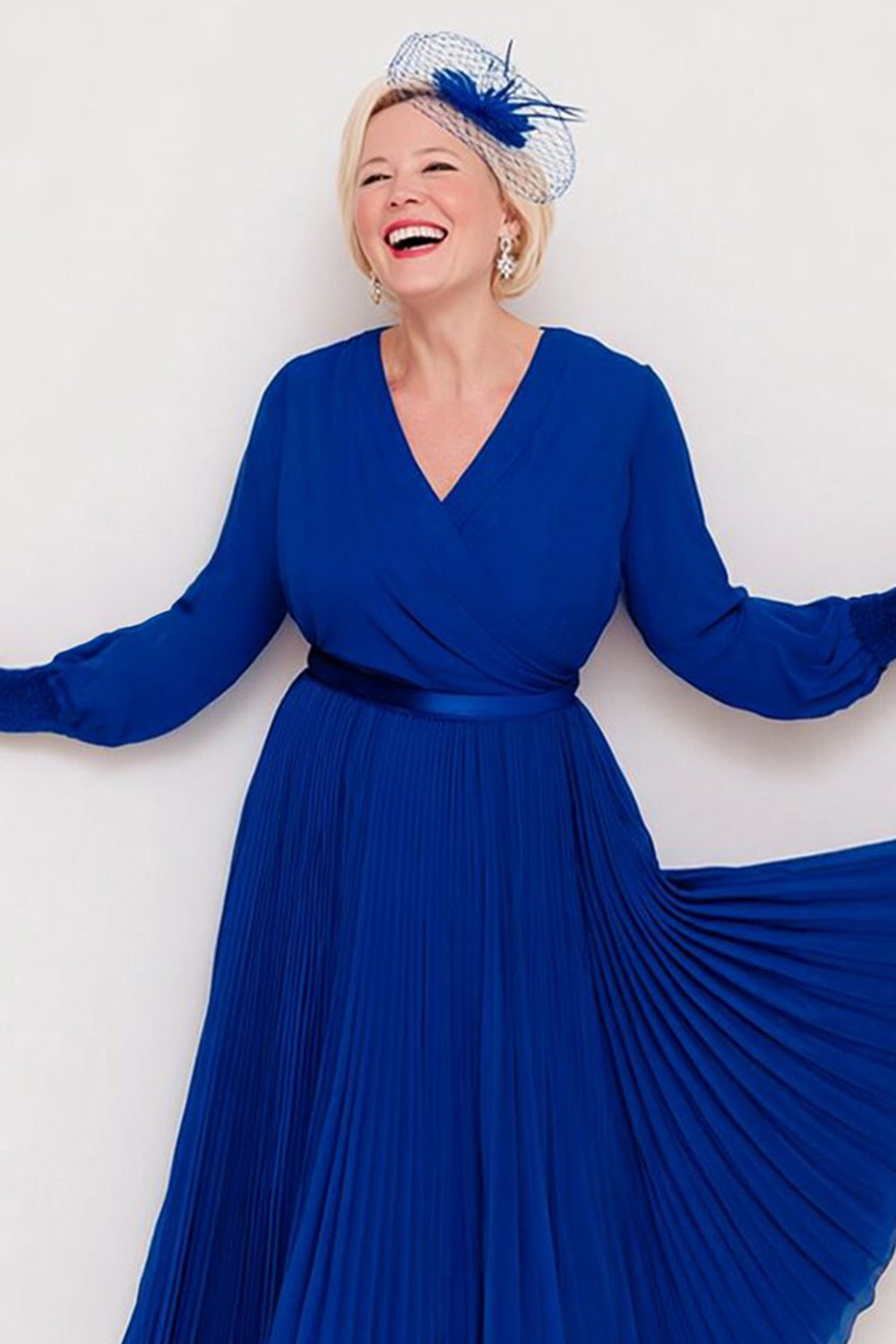 Dark Blue Chiffon A Line Pleated V-Neck Long Sleeves Mother of the Bride Dress