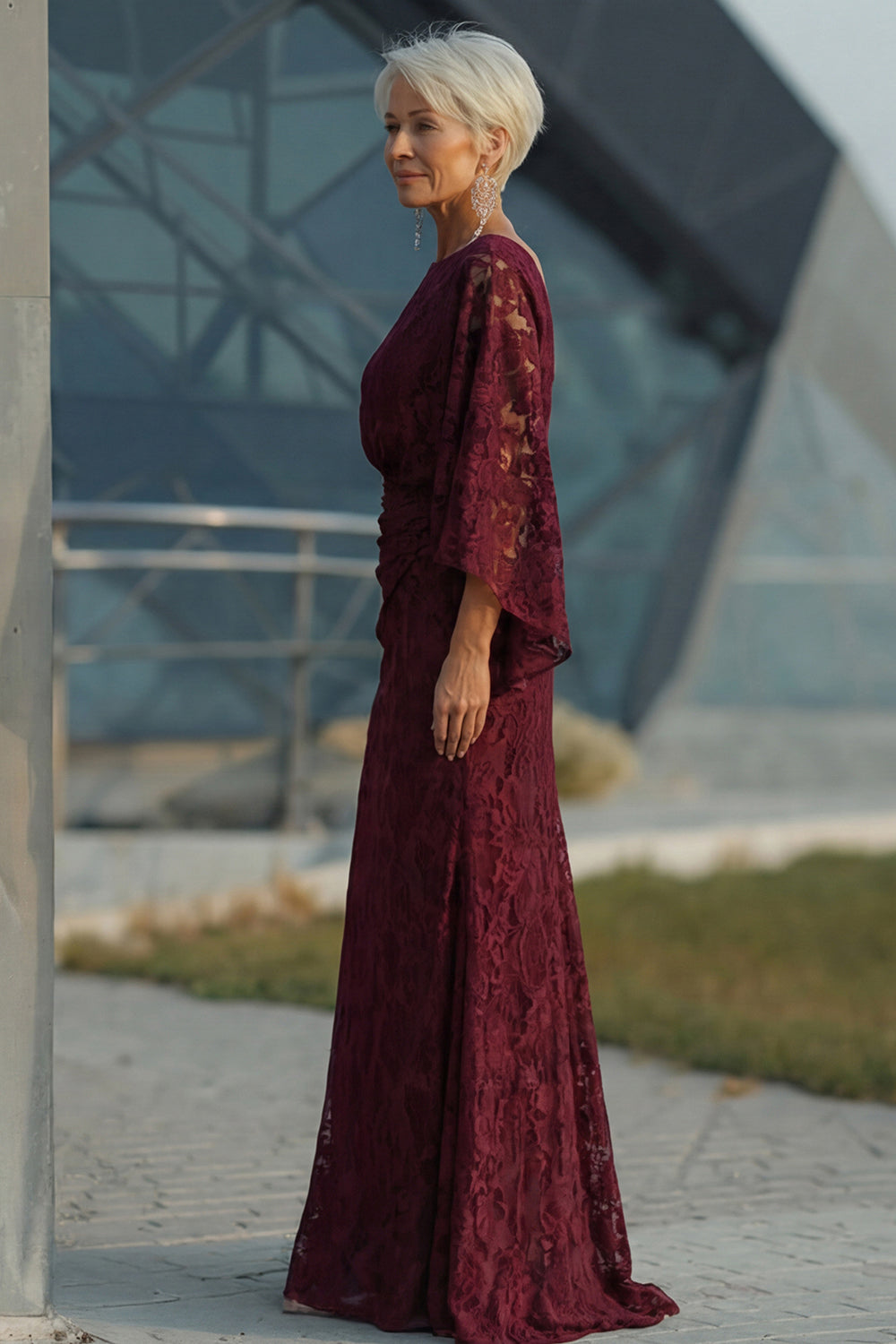 Zapaka Women Lace Burgundy Mother of the Bride Dress with Long Sleeve Boat Neck Sheath Wedding Guest Dress, Burgundy / US16W