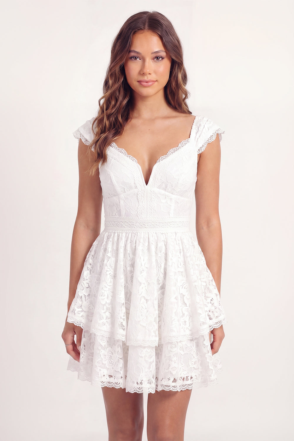 Zapaka Women White Mini Graduation Dress with Cap Sleeves V-Neck A-Line