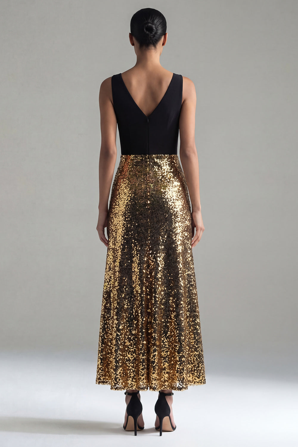Zapaka Women Black and Gold A-Line Formal Dress Sparkly Sequins V-Neck