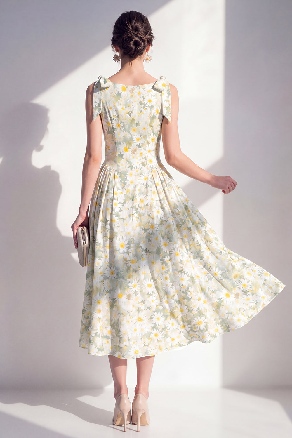 Zapaka Women Light Green Midi Floral Dress A-Line Bateau Neck Chiffon