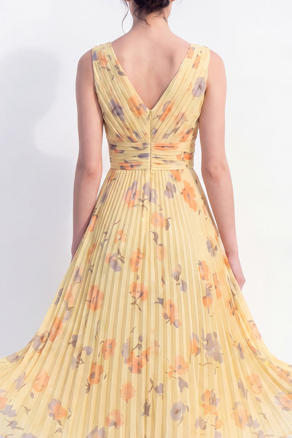 Zapaka Women Yellow Midi Floral Dress A-Line V-Neck Chiffon Pleated