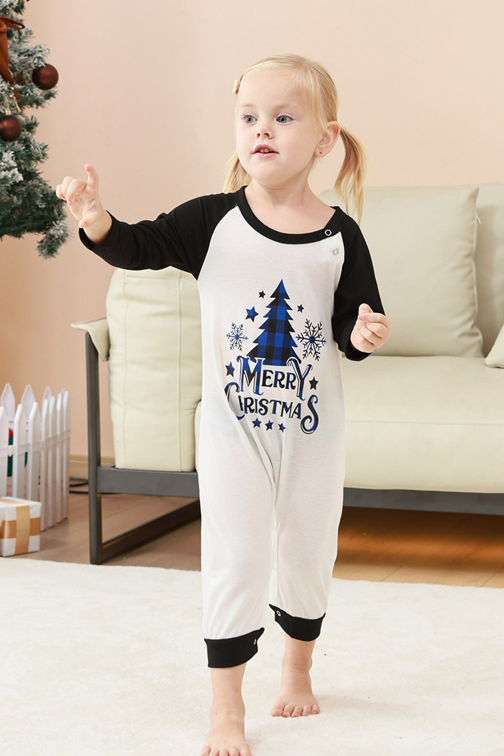 Zapaka Black and White Family Christmas Pajamas Tree Printed Long
