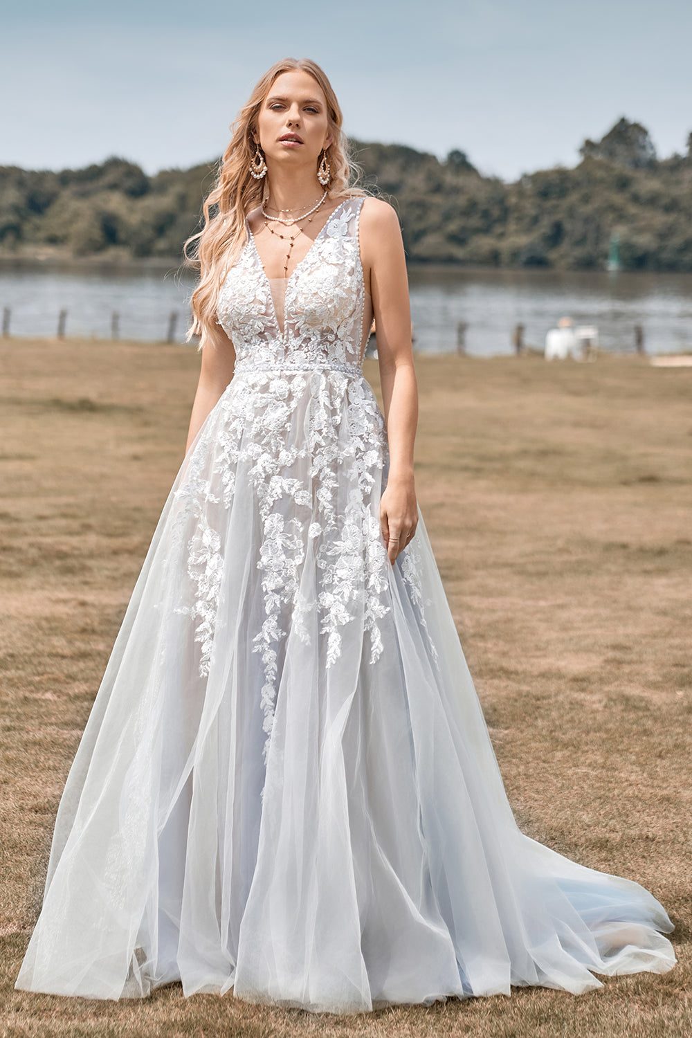 ZAPAKA Women A Line Tulle Ivory Wedding Dress with Appliques V-neck Sleeveless Bridal Dress, Ivory / UK18 ZAPAKA Women A Line Tulle Ivory Wedding Dress with Appliques V-neck Sleeveless Bridal Dress, Ivory / UK18