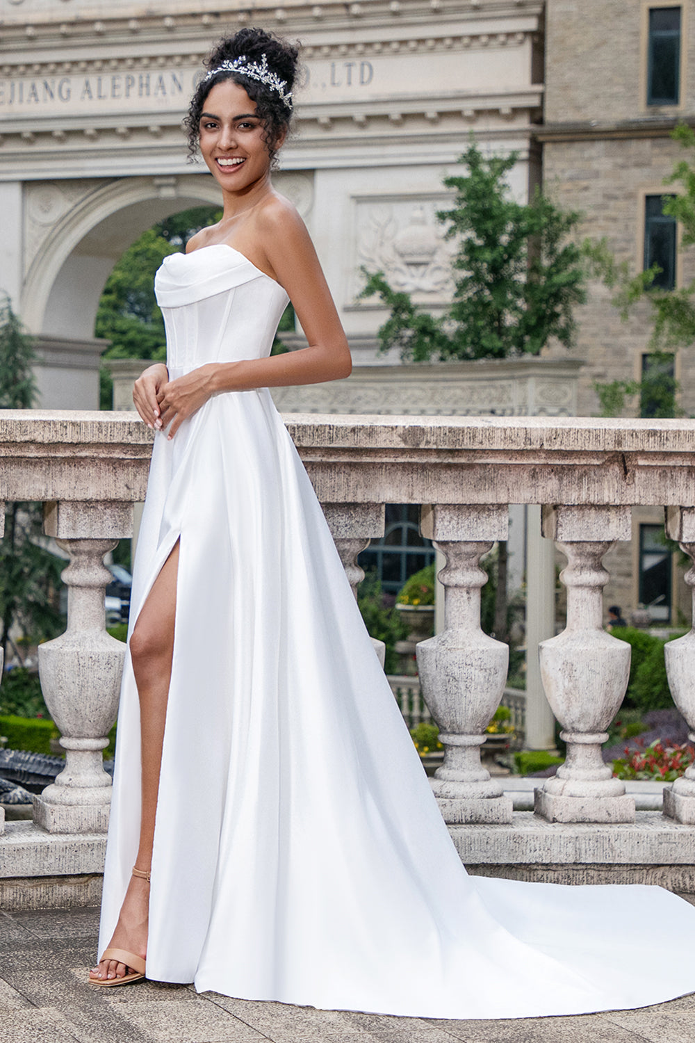 Zapaka Women Elegant White Wedding Dress With Slit A Line Strapless Pleated  Sweep Train Bridal Dress – ZAPAKA