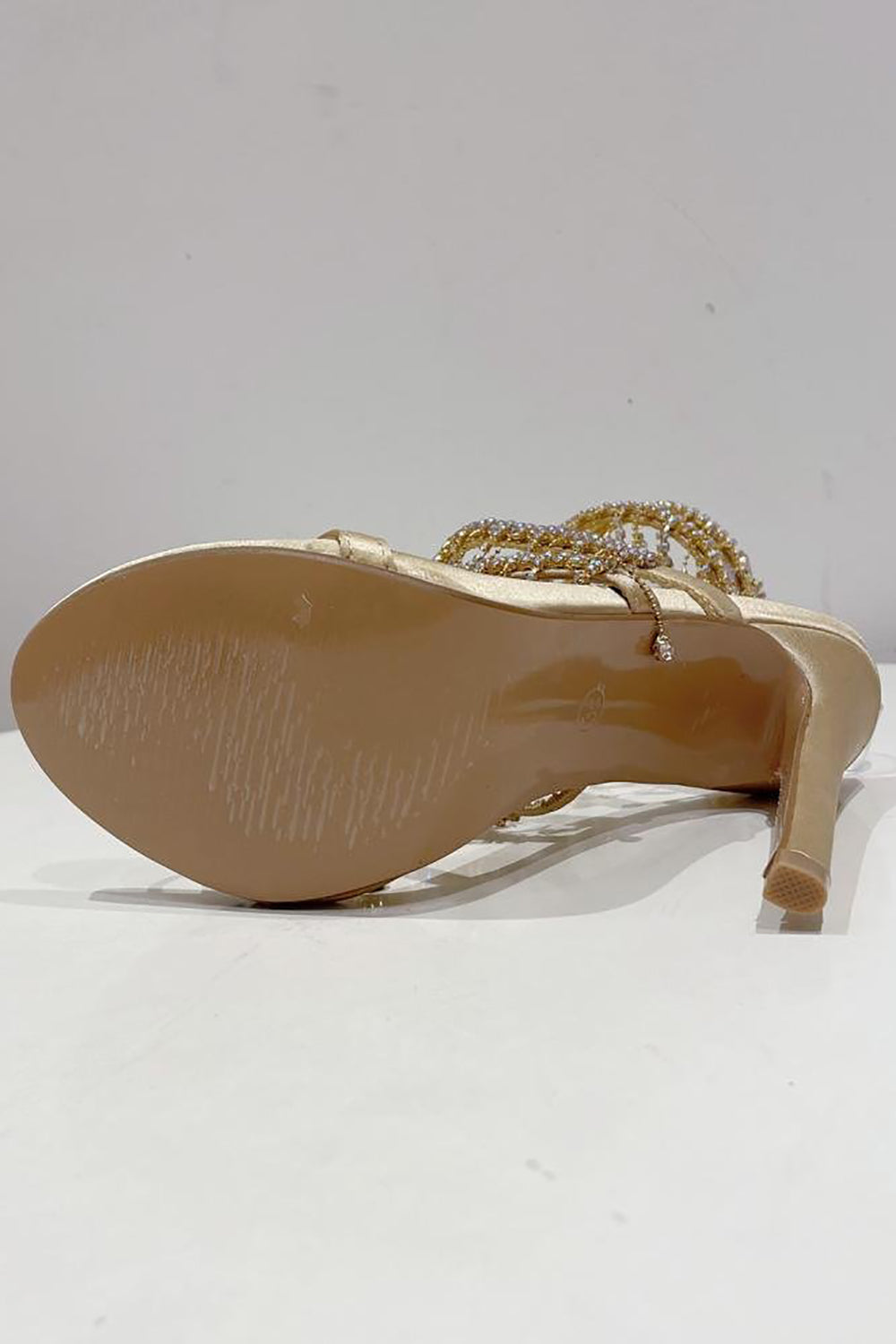 Zapaka Women Golden Sparkly Strappy High Heeled Sandals With Tassel ZAPAKA Zapaka Women Golden Sparkly Strappy High Heeled Sandals With Tassel ZAPAKA
