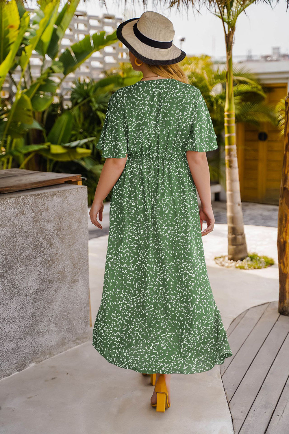 Green V Neck Printed Plus Size Summer Dress With Short Sleeves