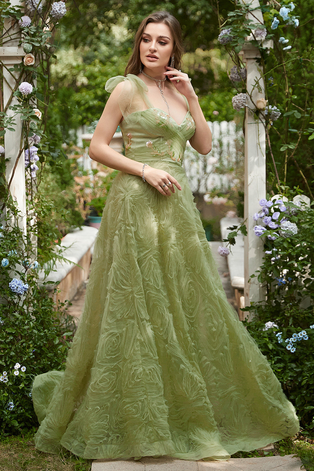 Zapaka Women Long Prom Dress Light Green A-Line Evening Dress With  Embroidery – ZAPAKA