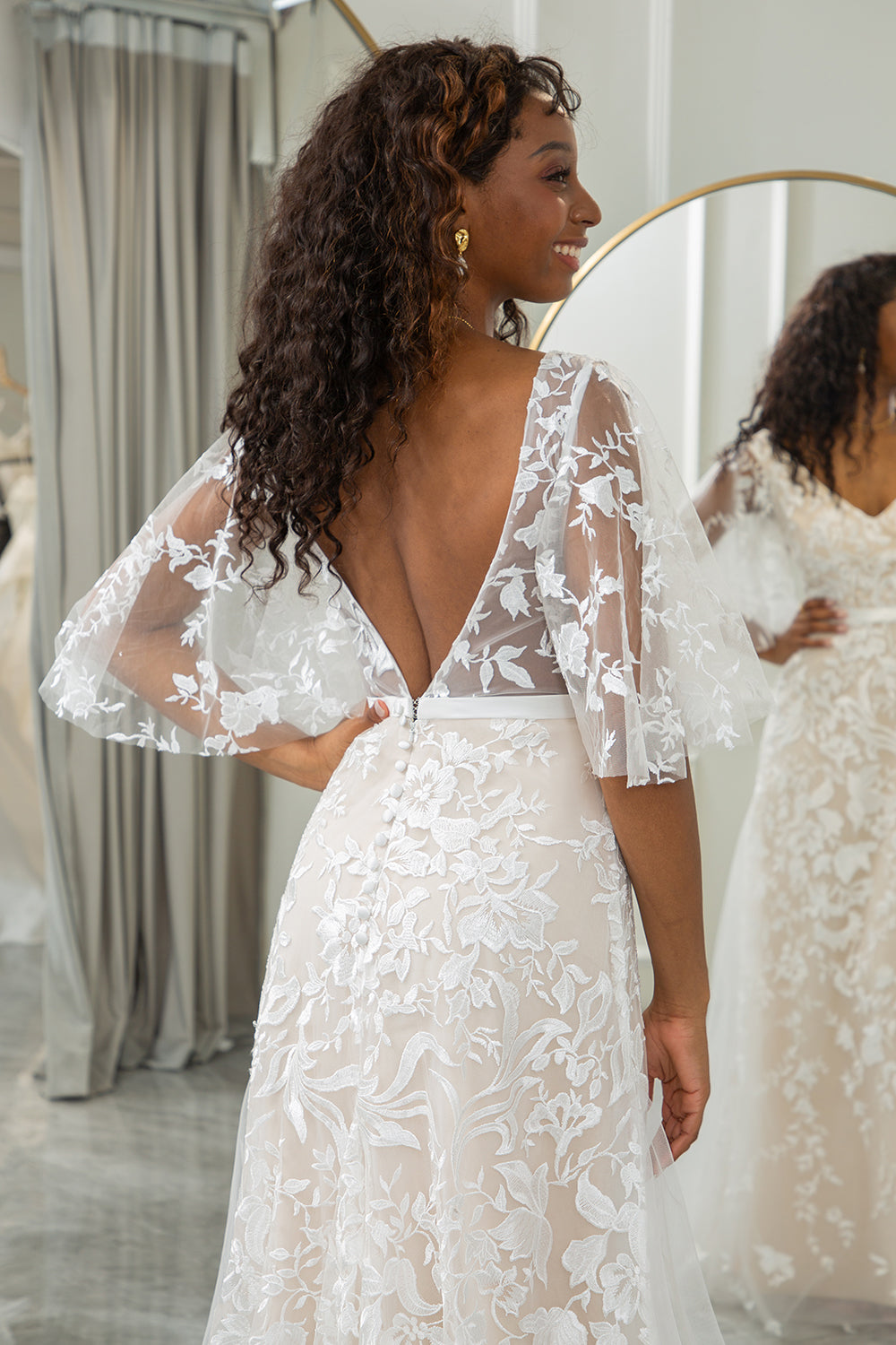 Zapaka Women Ivory Lace Wedding Dress Batwing Sleeves V-Neck Sweep Train  Bridal Dress – ZAPAKA