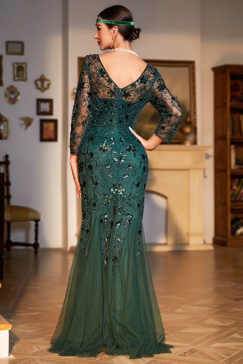 Sparkly Dark Green Sequined Long 1920s Flapper Dress with 20s Accessories